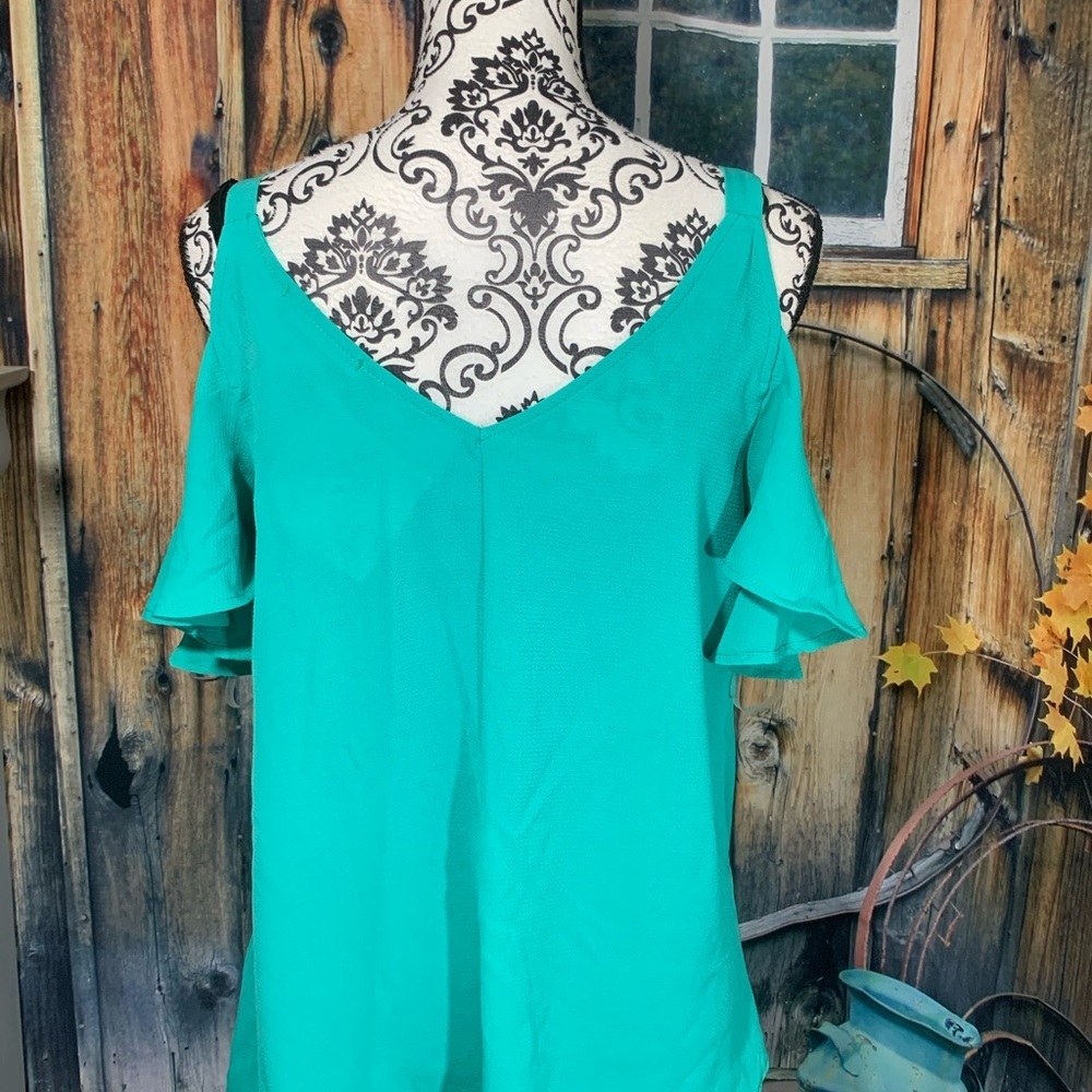 Cold shoulder top - Picture 2 of 2